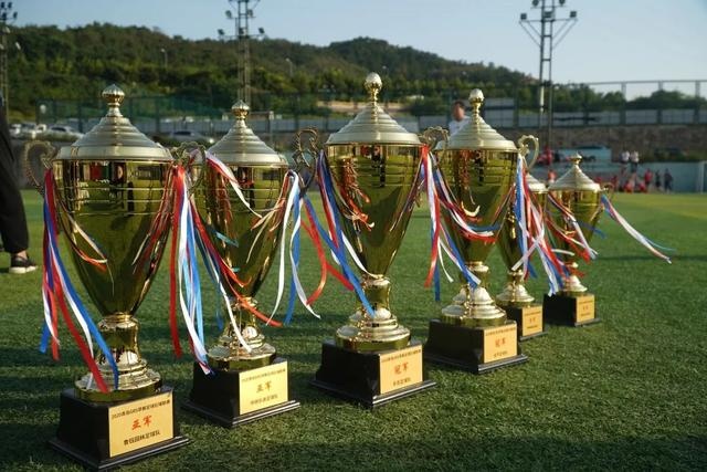 戈麦斯会与红牛集团续约3年，未来将与克洛普共事